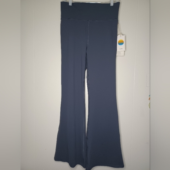 Vuori Studio Flare Pants -Azure Length 110 Cm Waist 39 Cm inseam 32" - Picture 1 of 9